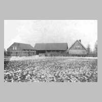 047-0001 Hof des Landwirtes Otto Bagdahn und seiner Frau Minna, verw. Anskat, in Klein Ponnau 1937..jpg